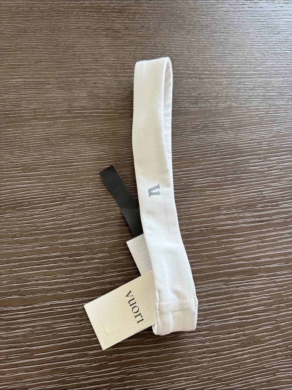 Vuori Women’s NWT Volley Headband White V-Logo Headband